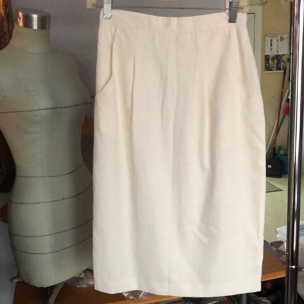 Agenda Vintage Size 6 Cream Pencil Skirt with Pockets